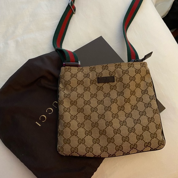 Authentic Gucci cross body messenger bag. - Picture 4 of 4